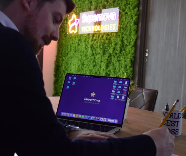 Il team Supernova al lavoro